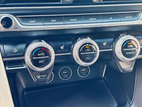Used 2022 Genesis G70 3.3T RWD image 20