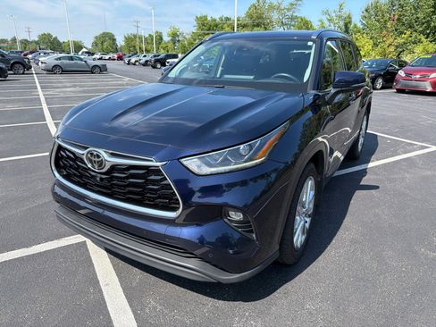 Used 2021 Toyota Highlander Limited AWD/4WD image 2