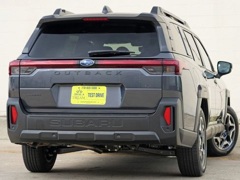 Used 2026 Subaru Outback Touring AWD/4WD image 5