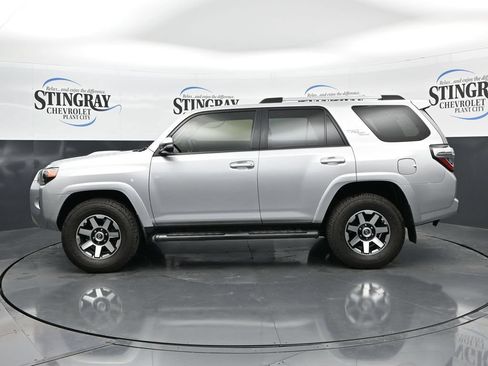 Used 2018 Toyota 4Runner TRD Off-Road Premium AWD/4WD image 4