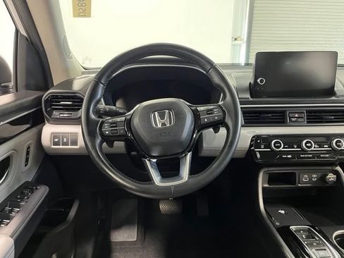Used 2024 Honda Pilot Touring image 22