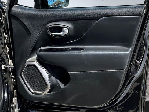 Used 2022 Jeep Renegade Limited image 29