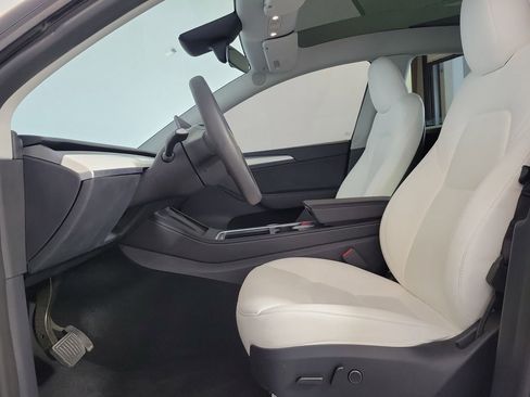 Used 2024 Tesla Model Y Long Range RWD image 12