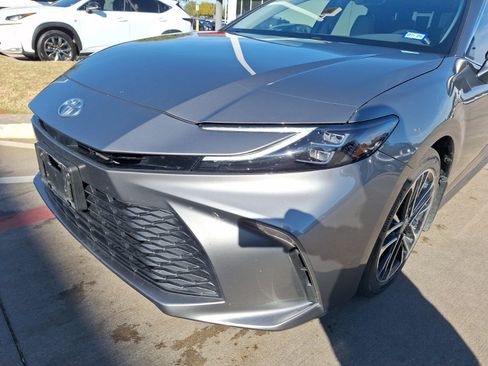 Used 2025 Toyota Camry XLE image 10