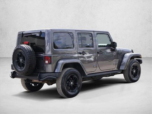 Used 2017 Jeep Wrangler Unlimited Sahara AWD/4WD image 5