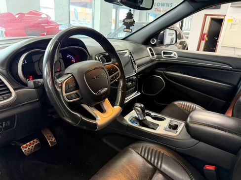 Used 2021 Jeep Grand Cherokee SRT image 18