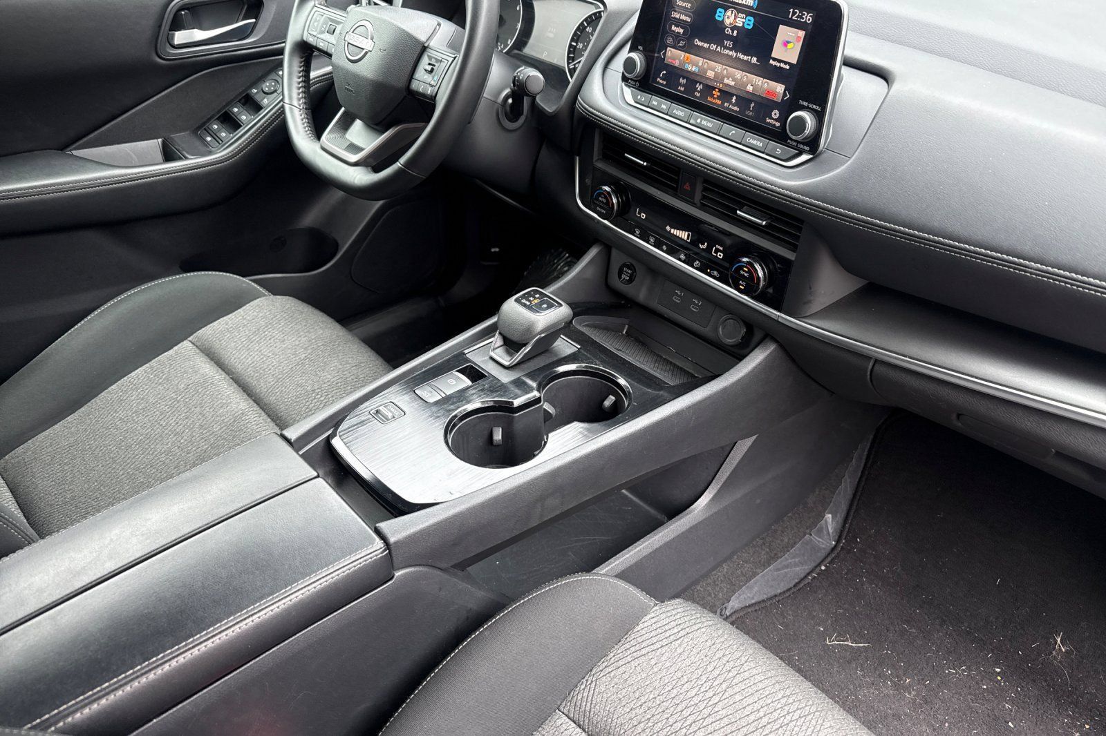 Used 2025 Nissan Rogue SV FWD image 21
