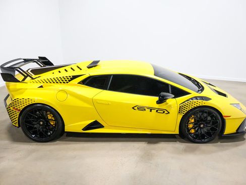 Used 2022 Lamborghini Huracan STO image 61