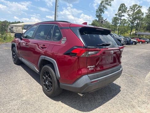 Used 2019 Toyota RAV4 XLE w/ Convenience Package FWD image 5