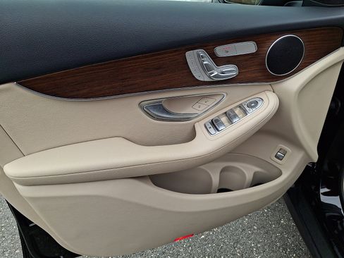 Certified 2022 Mercedes-Benz GLC 300 4MATIC image 12