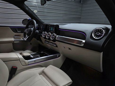 Used 2021 Mercedes-Benz GLB 250 image 12