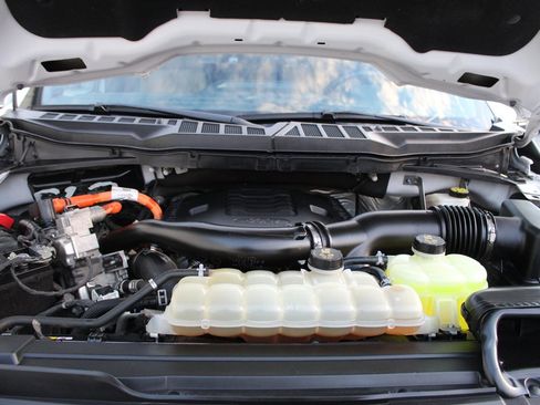 Used 2021 Ford F150 Lariat w/ Max Trailer Tow Package image 10