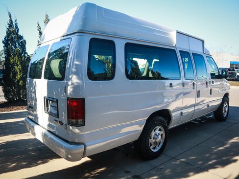 Used 2014 Ford E-250 and Econoline 250 Extended w/ Power Group image 10