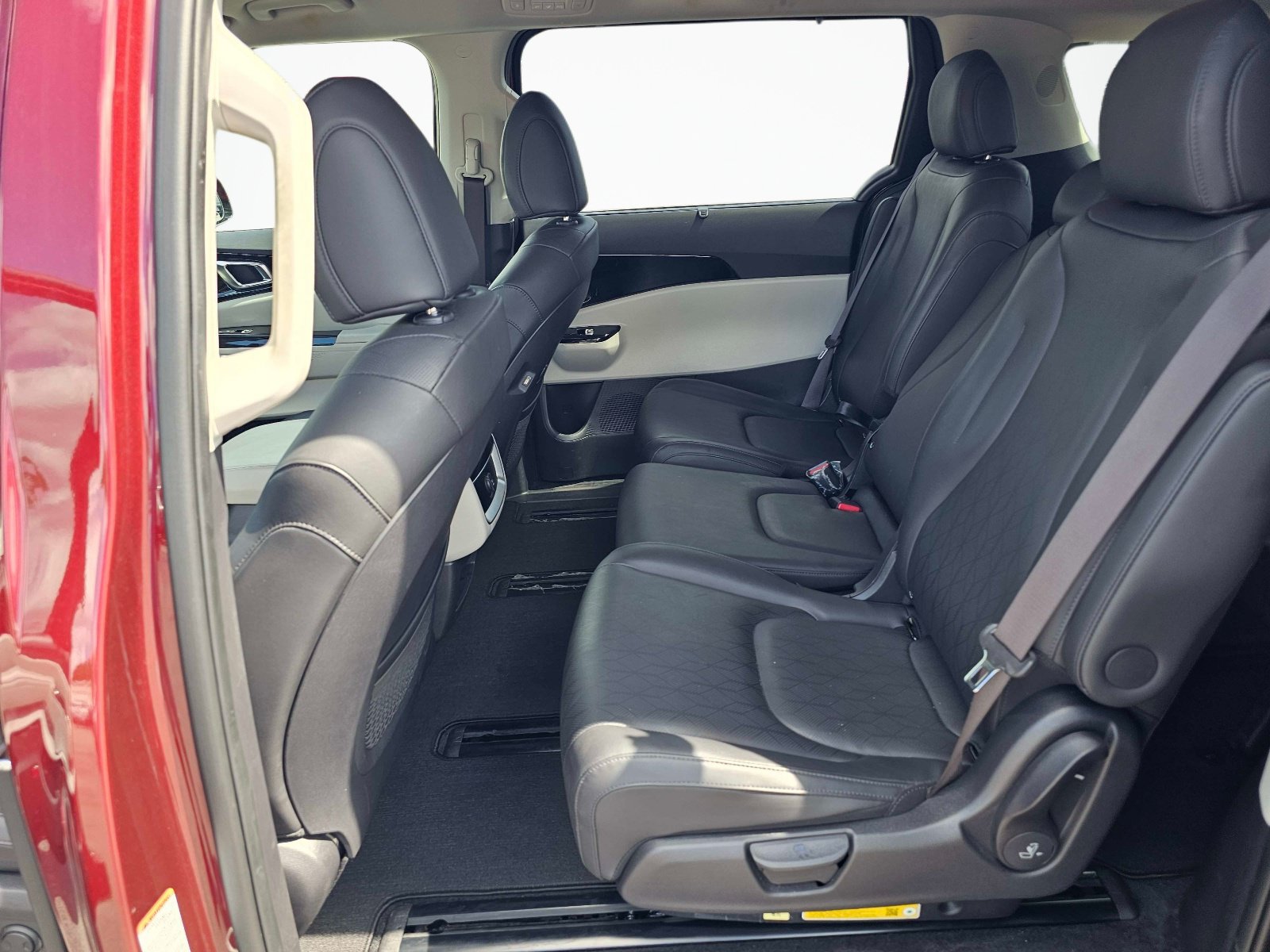 Certified 2024 Kia Carnival EX FWD image 32