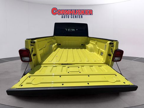 Used 2023 Jeep Gladiator Rubicon w/ Cold Weather Group image 18