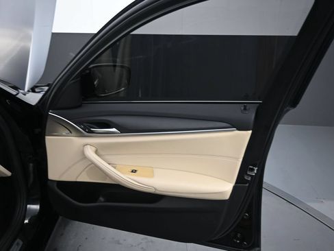 Used 2022 BMW 530i w/ Convenience Package RWD image 19