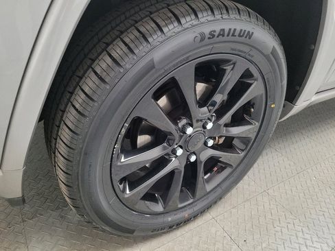 Used 2019 Jeep Grand Cherokee Altitude image 31