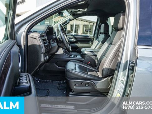 Used 2024 Chevrolet Suburban LT RWD image 19