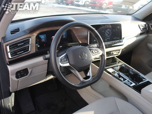 Used 2024 Volkswagen Atlas SE image 12