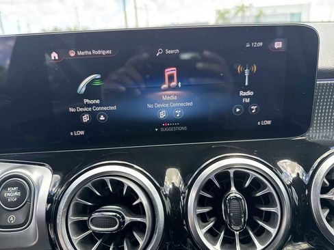 Used 2022 Mercedes-Benz GLB 250 image 32