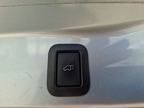 Used 2017 Toyota Highlander XLE w/ Carpet Mat Package AWD/4WD image 33