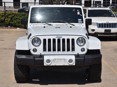 Used 2016 Jeep Wrangler Unlimited Sahara w/ Connectivity Group image 3