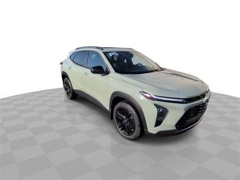 Used 2024 Chevrolet Trax ACTIV w/ Sunroof Package image 2