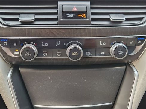 Used 2018 Honda Accord Touring image 17