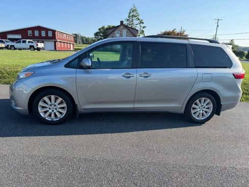 Used 2016 Toyota Sienna XLE Premium AWD/4WD image 2
