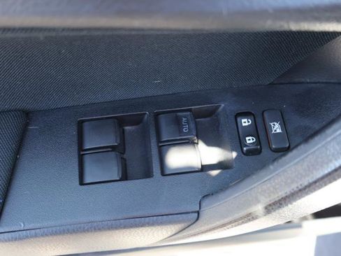 Used 2018 Toyota Corolla LE FWD image 17