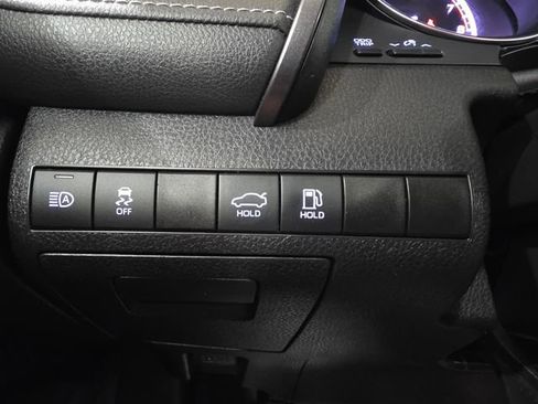 Used 2020 Toyota Camry SE FWD image 18