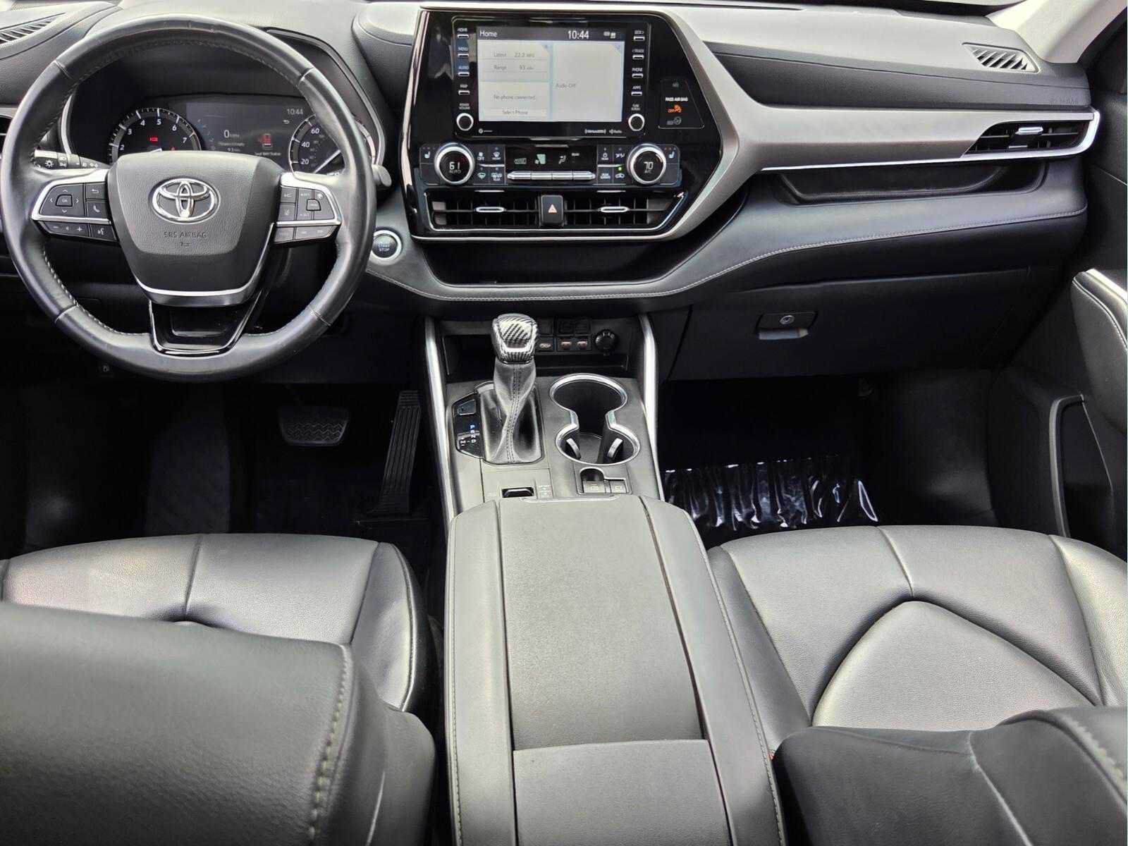 Used 2021 Toyota Highlander XLE FWD image 14