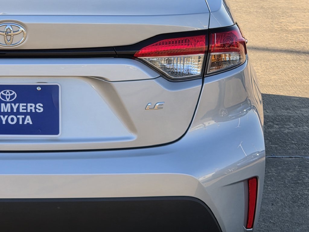 Used 2025 Toyota Corolla LE FWD image 9