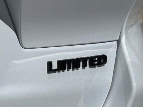 New 2025 Jeep Grand Cherokee L Limited w/ Black Appearance Package image 15