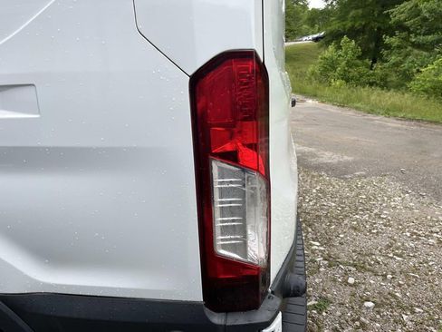 Used 2018 Ford Transit 250 148 Medium Roof RWD image 9