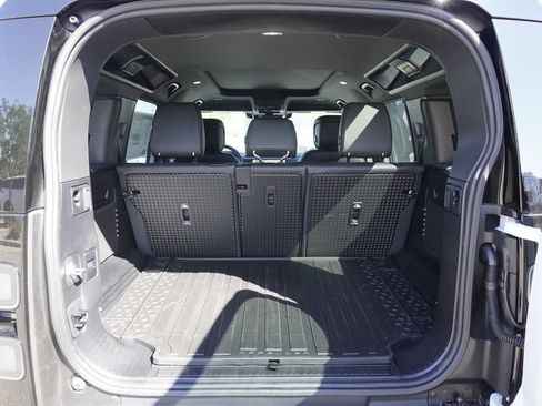 New 2026 Land Rover Defender 110 X-Dynamic SE AWD/4WD image 31