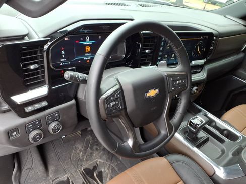 Used 2024 Chevrolet Silverado 1500 High Country w/ High Country Premium Package AWD/4WD image 9