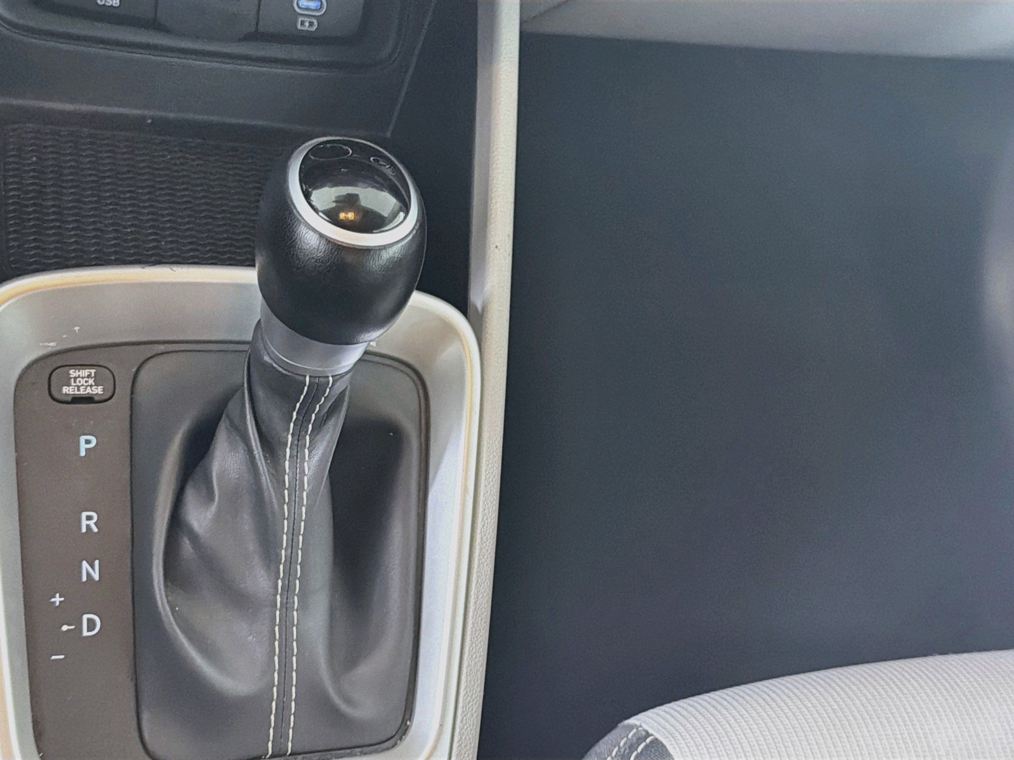 Used 2025 Hyundai Venue SEL FWD image 23