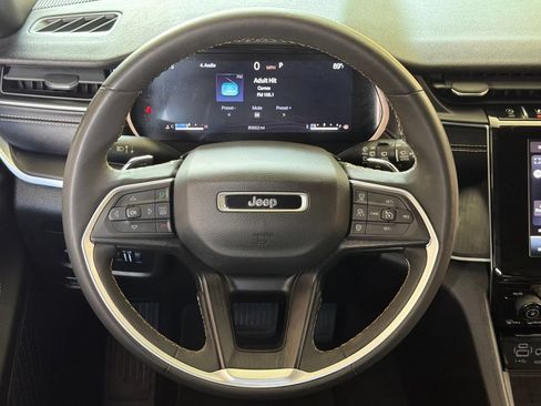 Used 2023 Jeep Grand Cherokee Altitude RWD image 4