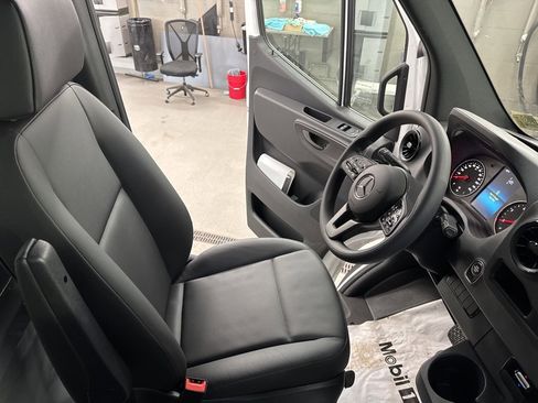 Used 2023 Mercedes-Benz Sprinter 3500 image 16