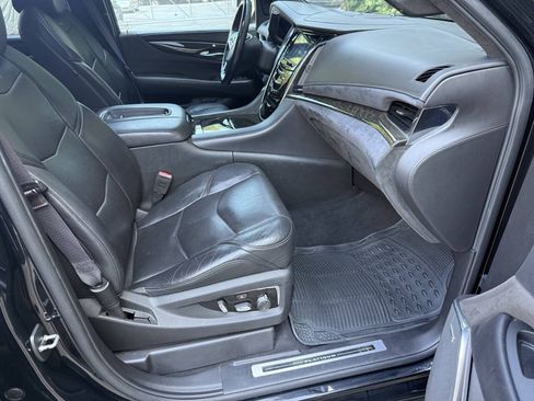 Used 2017 Cadillac Escalade ESV Platinum AWD/4WD image 23