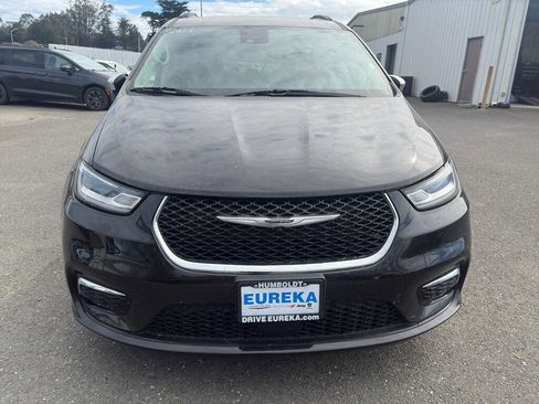 Used 2023 Chrysler Pacifica Limited image 23