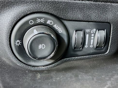 Used 2019 Jeep Compass Trailhawk image 13