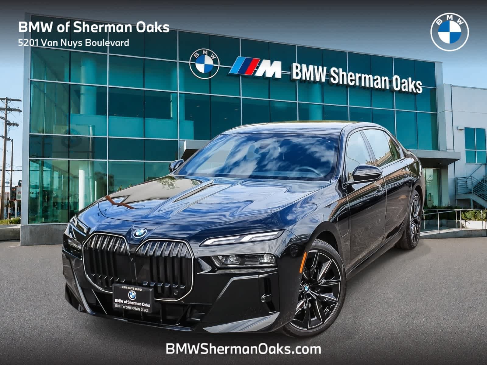 Used 2026 BMW 750e xDrive AWD/4WD image 1