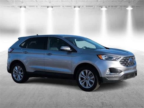 Used 2024 Ford Edge Titanium image 2