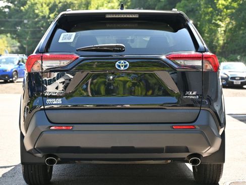 Used 2019 Toyota RAV4 XLE AWD/4WD image 4