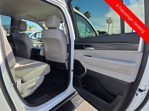 Certified 2024 Jeep Wagoneer L Series III w/ Flexible Seating Group image 18