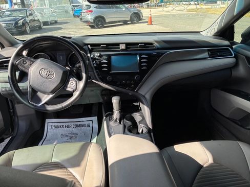 Used 2018 Toyota Camry SE w/ Convenience Package image 7