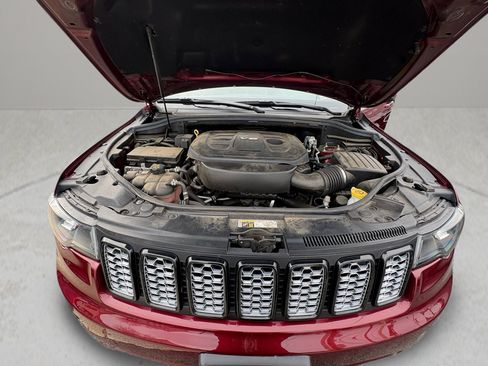 Used 2018 Jeep Grand Cherokee Altitude image 27