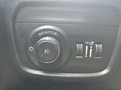 Used 2023 Jeep Grand Cherokee Limited w/ Luxury Tech Group II image 17